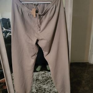 skims  joggers  sweats  in the color  desert